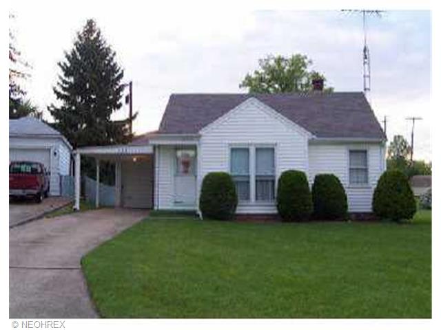133 Crescentview Dr SW, Massillon, OH 44646 photo 1