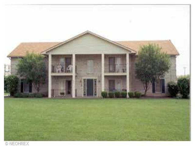 858 Pearson Cir #3, Youngstown, OH 44512 photo 1