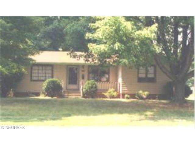 808 E First St, Minerva, OH 44657 photo 1