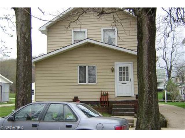 916 3rd St N, Dennison, OH 44621 photo 1