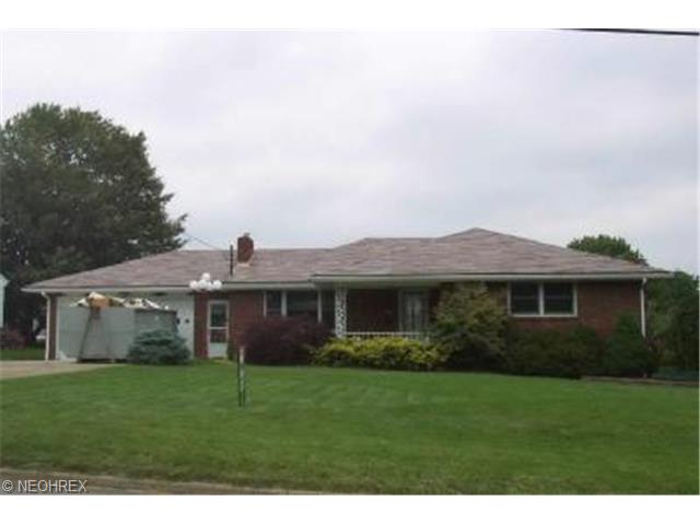 555 Edison St, Struthers, OH 44471 photo 1