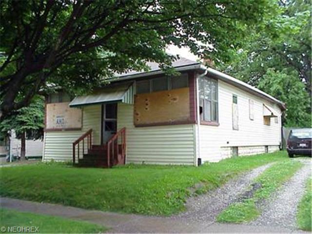 754 E Crosier St, Akron, OH 44306 photo 1