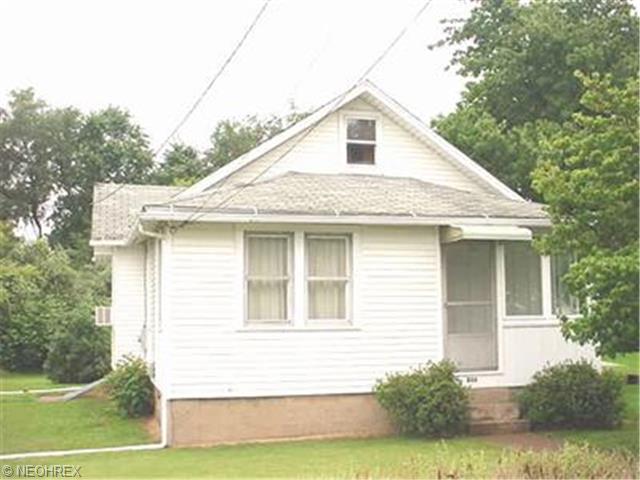 866 Cedar St, Coshocton, OH 43812 photo 1