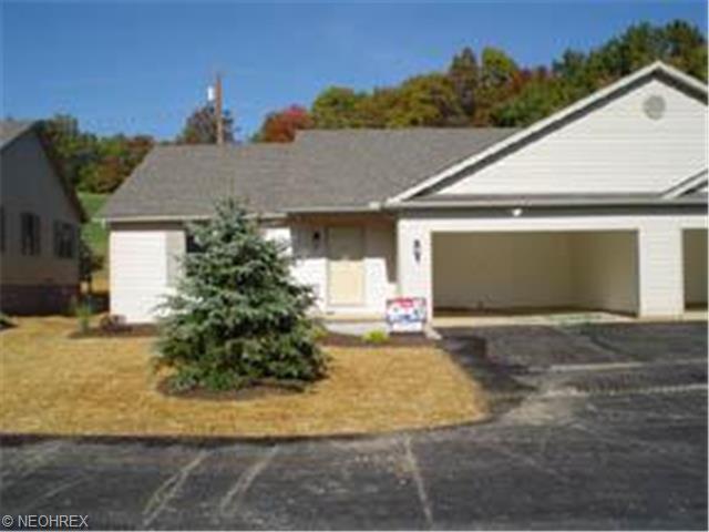 207 Aspen Dr, Dover, OH 44622 photo 1
