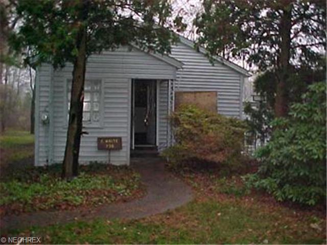 736 Griffith Rd, Akron, OH 44312 photo 1