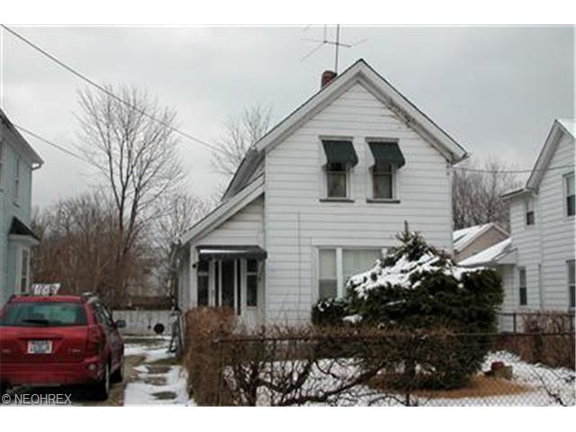 461 Douglas St, Akron, OH 44307 photo 1