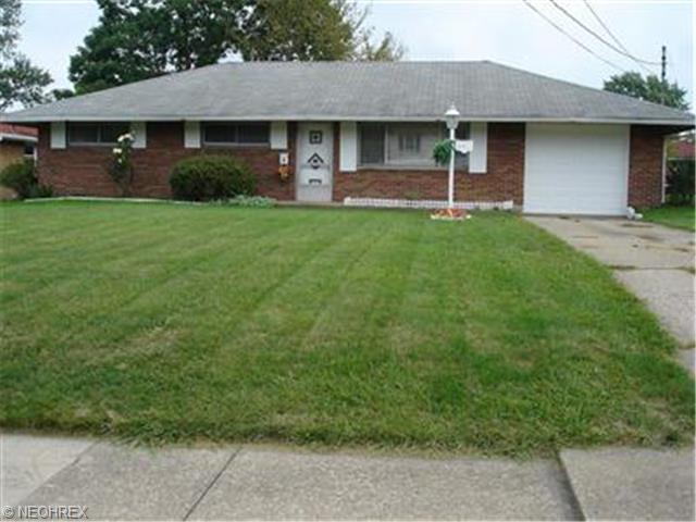 592 Elm St, Struthers, OH 44471 photo 1