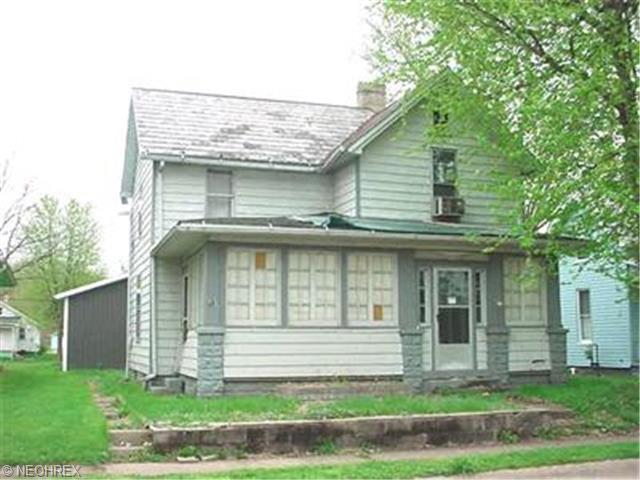 712 John St, Coshocton, OH 43812 photo 1