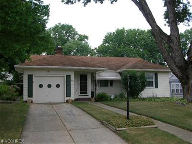 456 Crestview Ave, Akron, OH 44320 photo 1