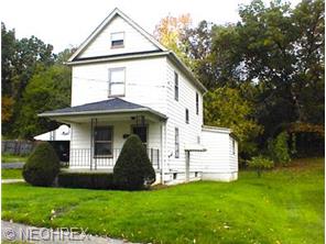 49 Charles St, Struthers, OH 44471 photo 2