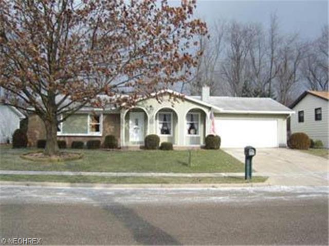 413 Oakdale Dr, Dover, OH 44622 photo 1