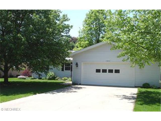 1822 N Walnut St, Dover, OH 44622 photo 1