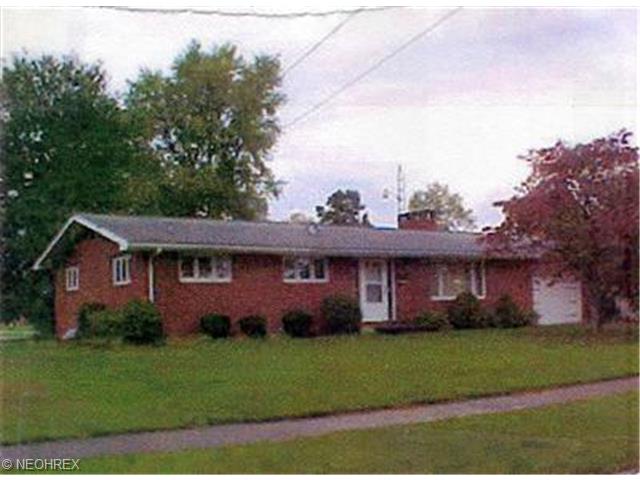 604 Evergreen Dr, Dover, OH 44622 photo 1