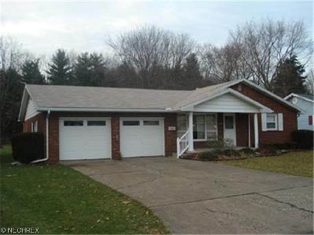 909 E 4th St, Dover, OH 44622 photo 1