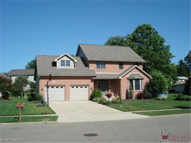 1102 Forrest Ridge Dr, Dover, OH 44622 photo 1