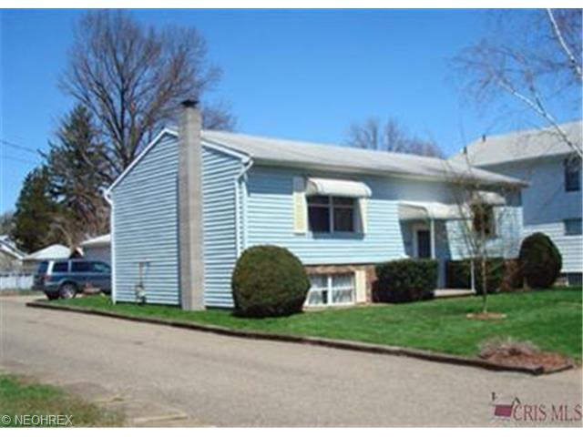 319 E 10th St, Dover, OH 44622 photo 1