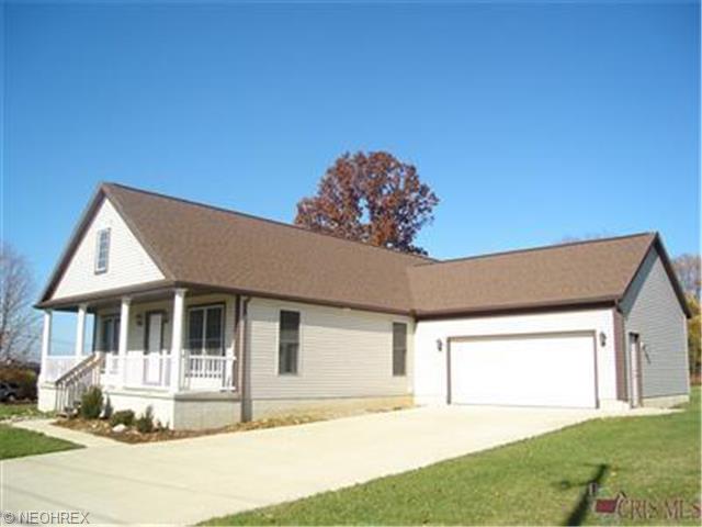 809 Grove St NE, Canton, OH 44721 photo 1