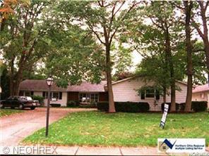 390 Crossbrook Dr, Berea, OH 44017 photo 1
