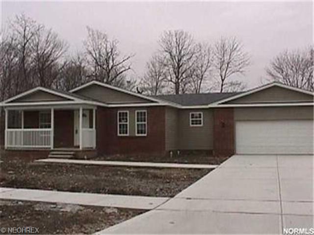 5480 Thomas St, Maple Heights, OH 44137 photo 1