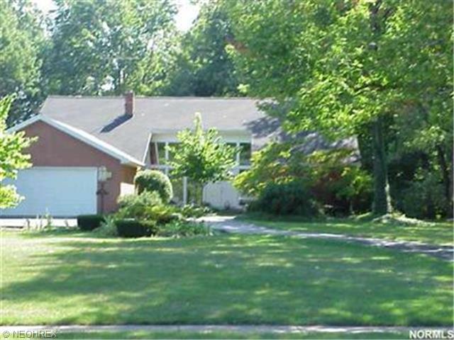 916 Elywood Dr, Elyria, OH 44035 photo 1
