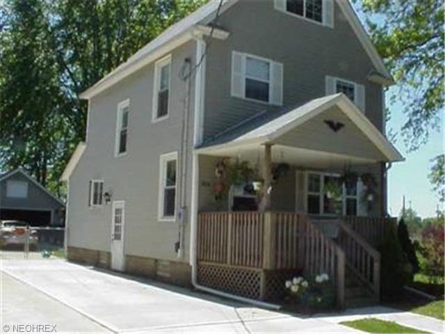 308 Spruce St, Elyria, OH 44035 photo 1