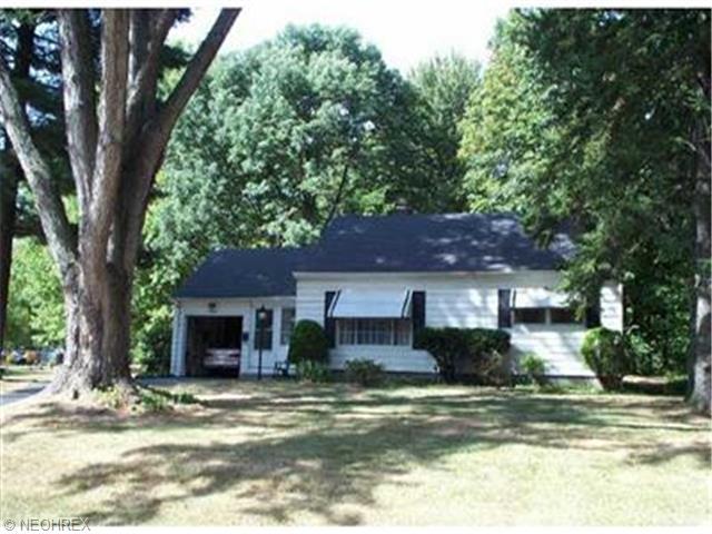 34335 Maple Dr, Solon, OH 44139 photo 1