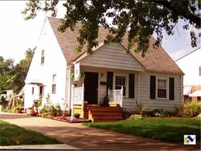 346 Hawthorne St, Elyria, OH 44035 photo 1