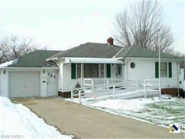 2136 Rockefeller Rd, Wickliffe, OH 44092 photo 1