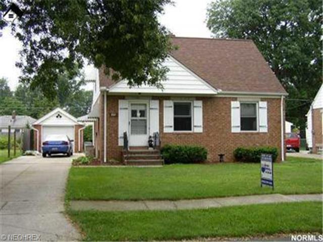 358 Hawthorne St, Elyria, OH 44035 photo 1