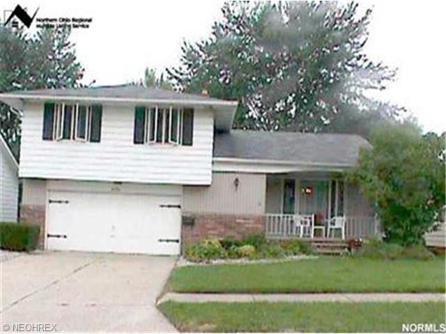 6090 Thunderbird Dr, Maple Heights, OH 44137 photo 1