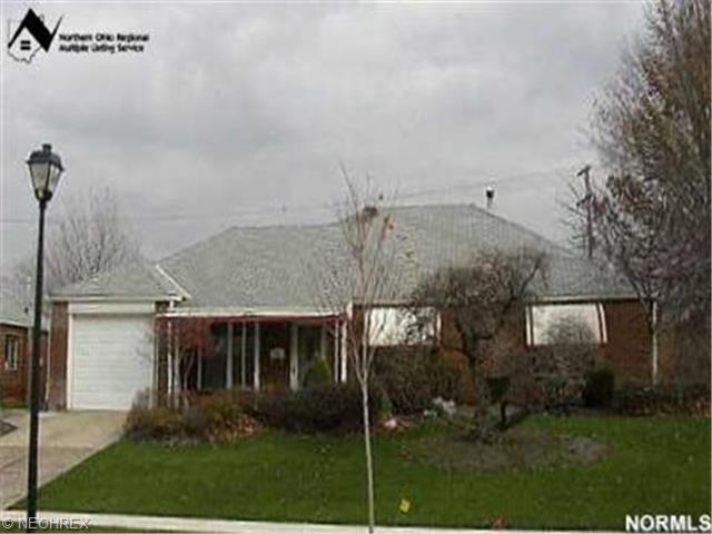 697 Willow Dr, Euclid, OH 44132 photo 1