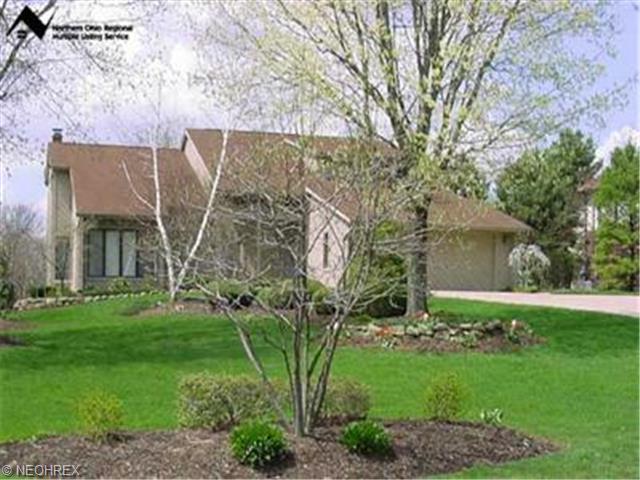 5504 Pine Ln, Solon, OH 44139 photo 1