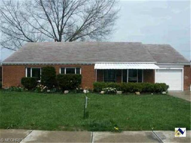 27321 Beech Dr, Euclid, OH 44132 photo 1