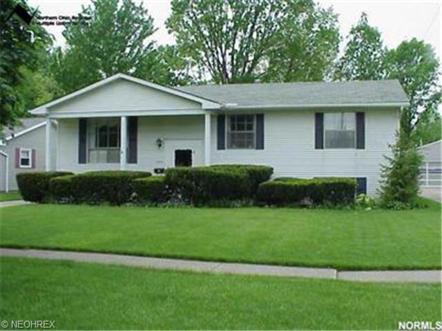 227 Windsor Dr, Elyria, OH 44035 photo 1