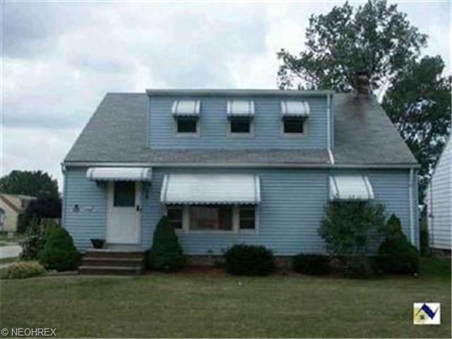 818 E 249th St, Euclid, OH 44123 photo 1