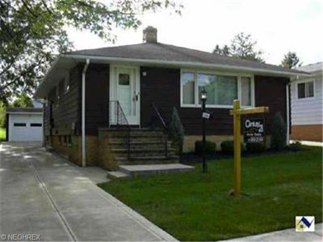 5206 Erwin St, Maple Heights, OH 44137 photo 1
