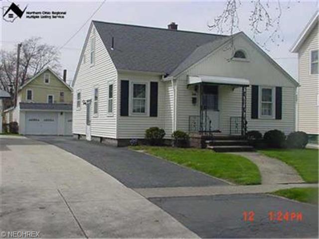 136 Roosevelt Ave, Elyria, OH 44035 photo 1