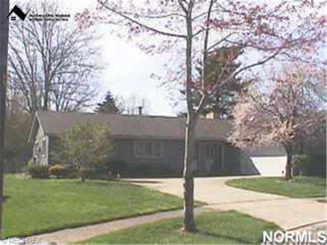 595 Perham Dr, Berea, OH 44017 photo 1