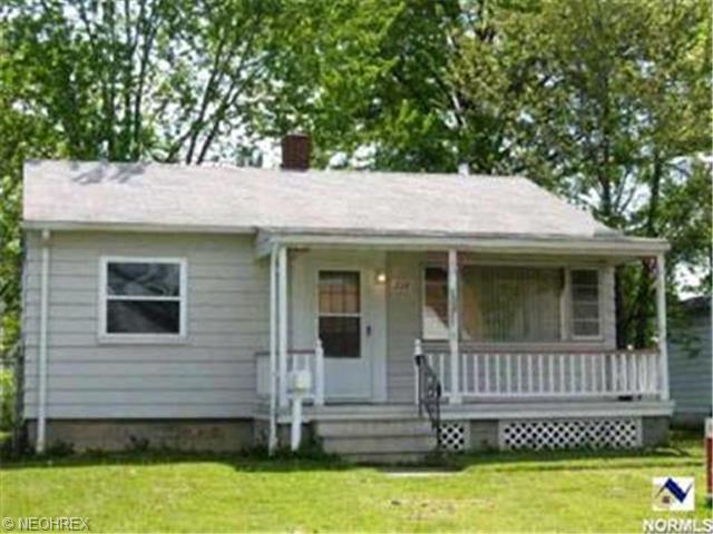 228 Warren, Elyria, OH 44035 photo 1