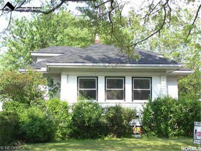 1513 E 219 St, Euclid, OH 44117 photo 1