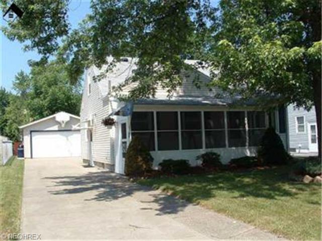 1302 Maple Dr, Lorain, OH 44052 photo 1