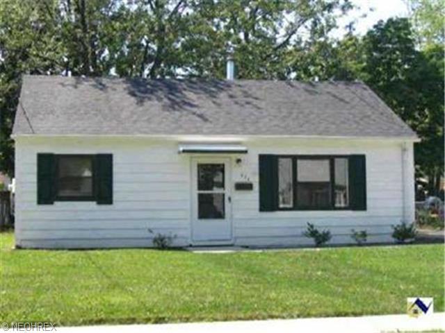 334 Roosevelt Ave, Elyria, OH 44035 photo 1