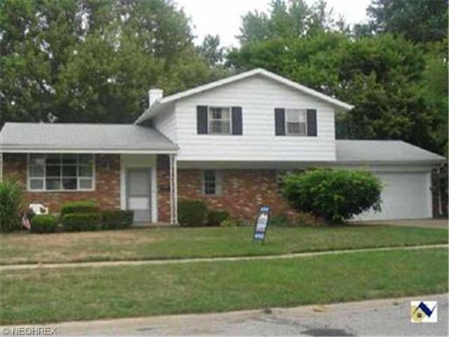 370 Baldwin Dr, Berea, OH 44017 photo 1