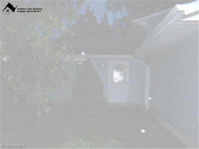 135 Winthrop Dr, Elyria, OH 44035 photo 1