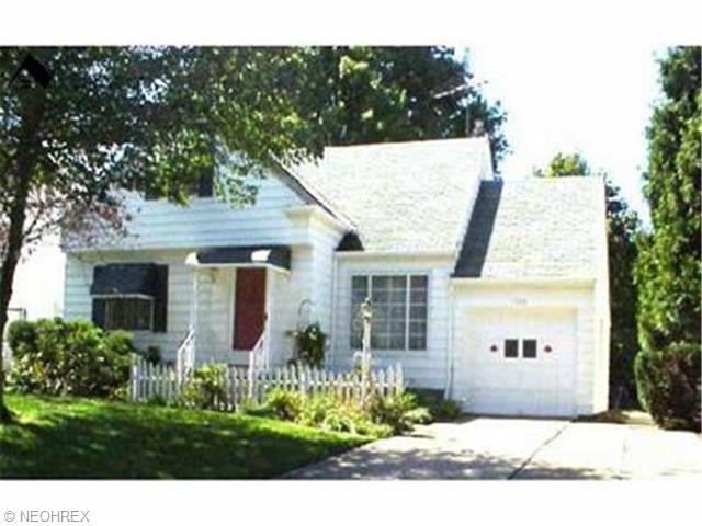 1720 E 240th St, Euclid, OH 44117 photo 1