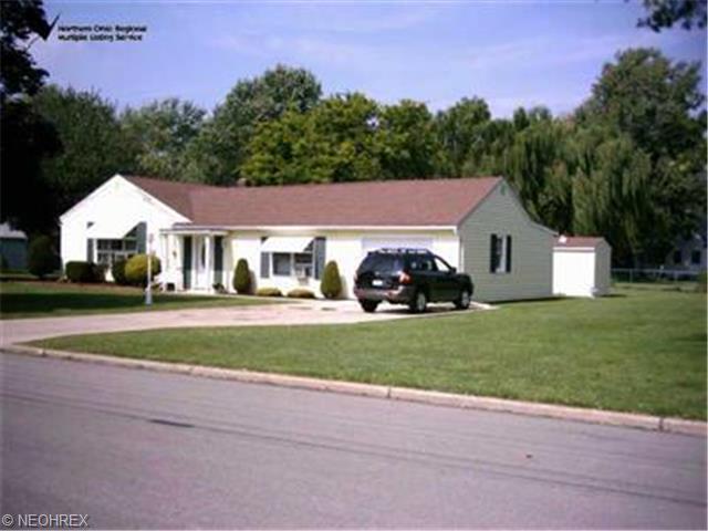 1135 E 17th St, Ashtabula, OH 44004 photo 1