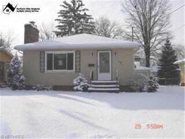 21 Aaron St, Berea, OH 44017 photo 1