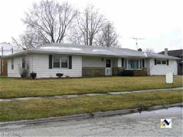 4011 Ivanhoe Dr, Lorain, OH 44053 photo 1