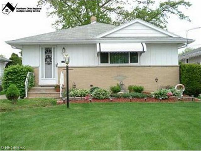 800 E 240 St, Euclid, OH 44123 photo 1