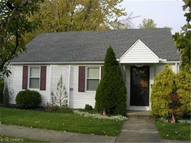 718 Poplar St, Elyria, OH 44035 photo 1